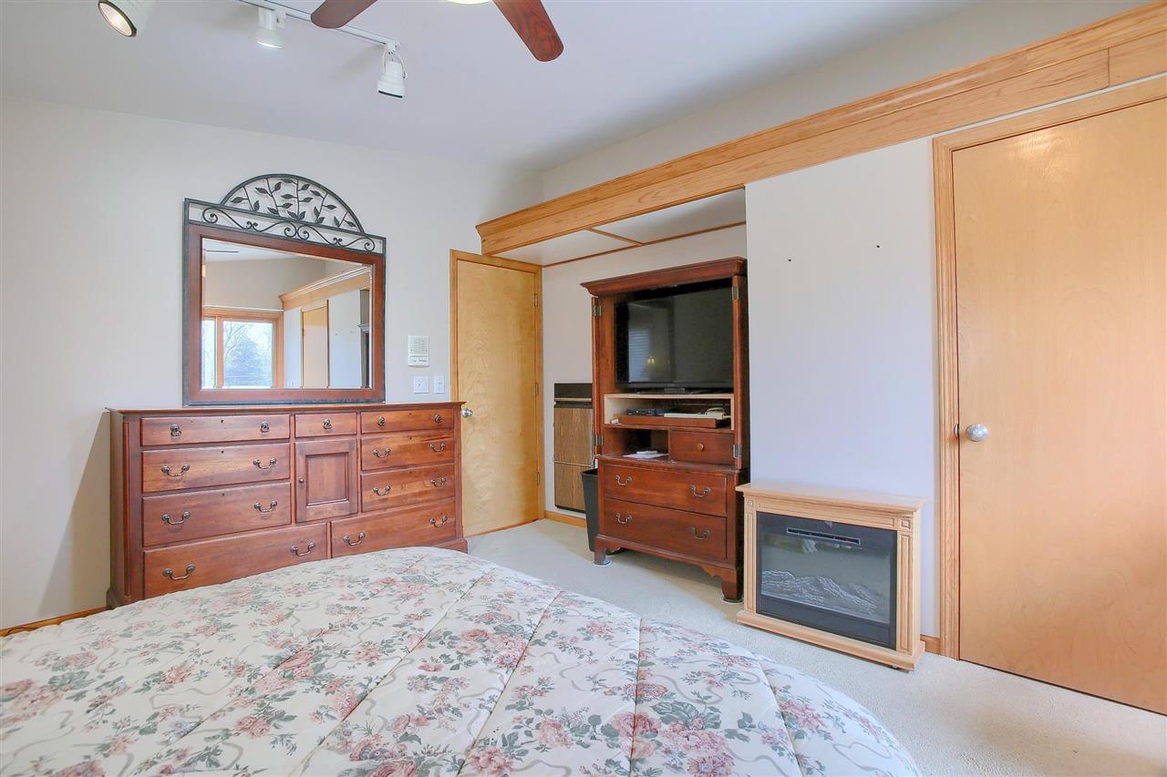 49669 Shelby Road Shelby, MI 48317 - Photo 17 of 32