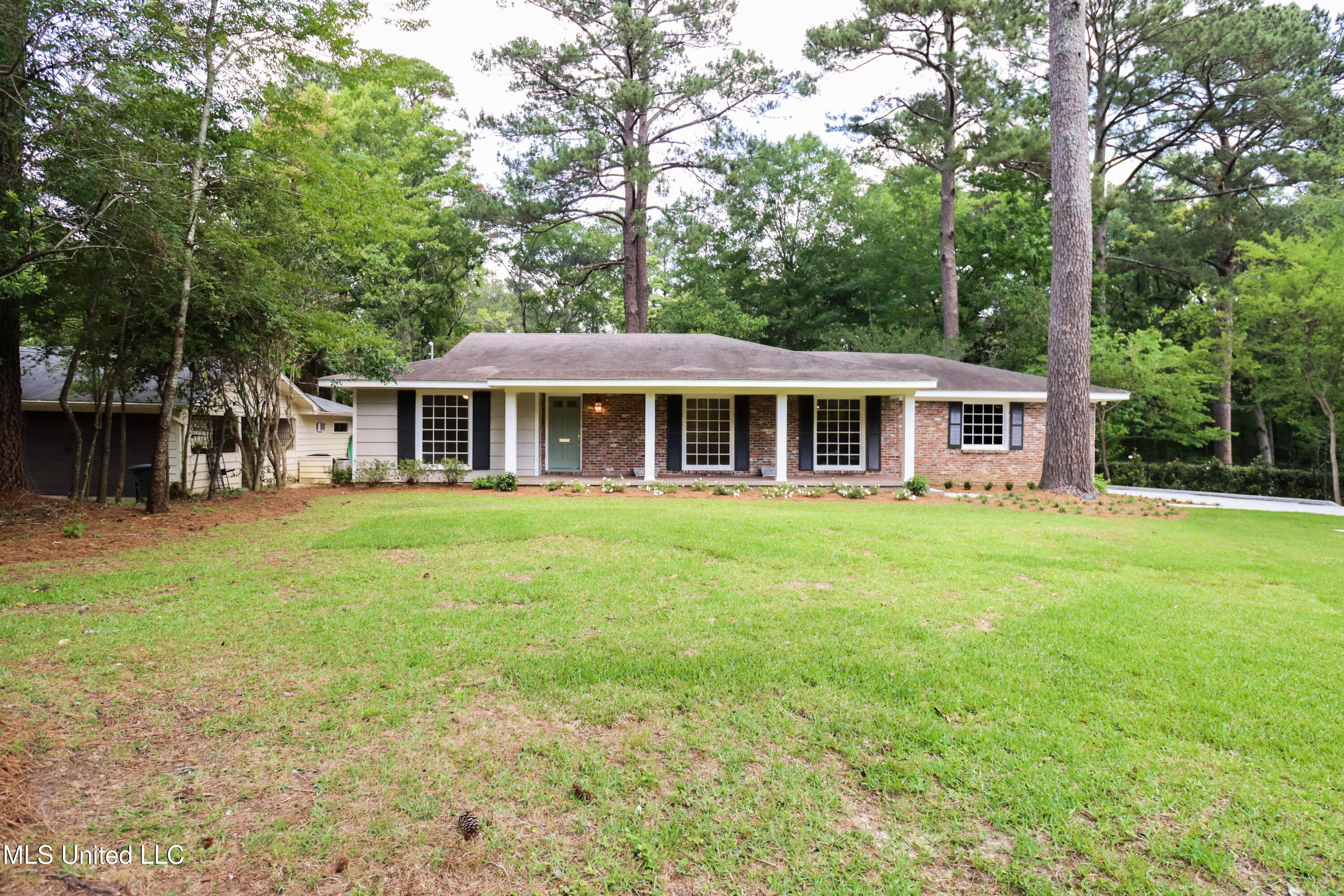 2208 Meadowbrook Road Jackson, MS 39211 - Photo 1 of 28 front exterior