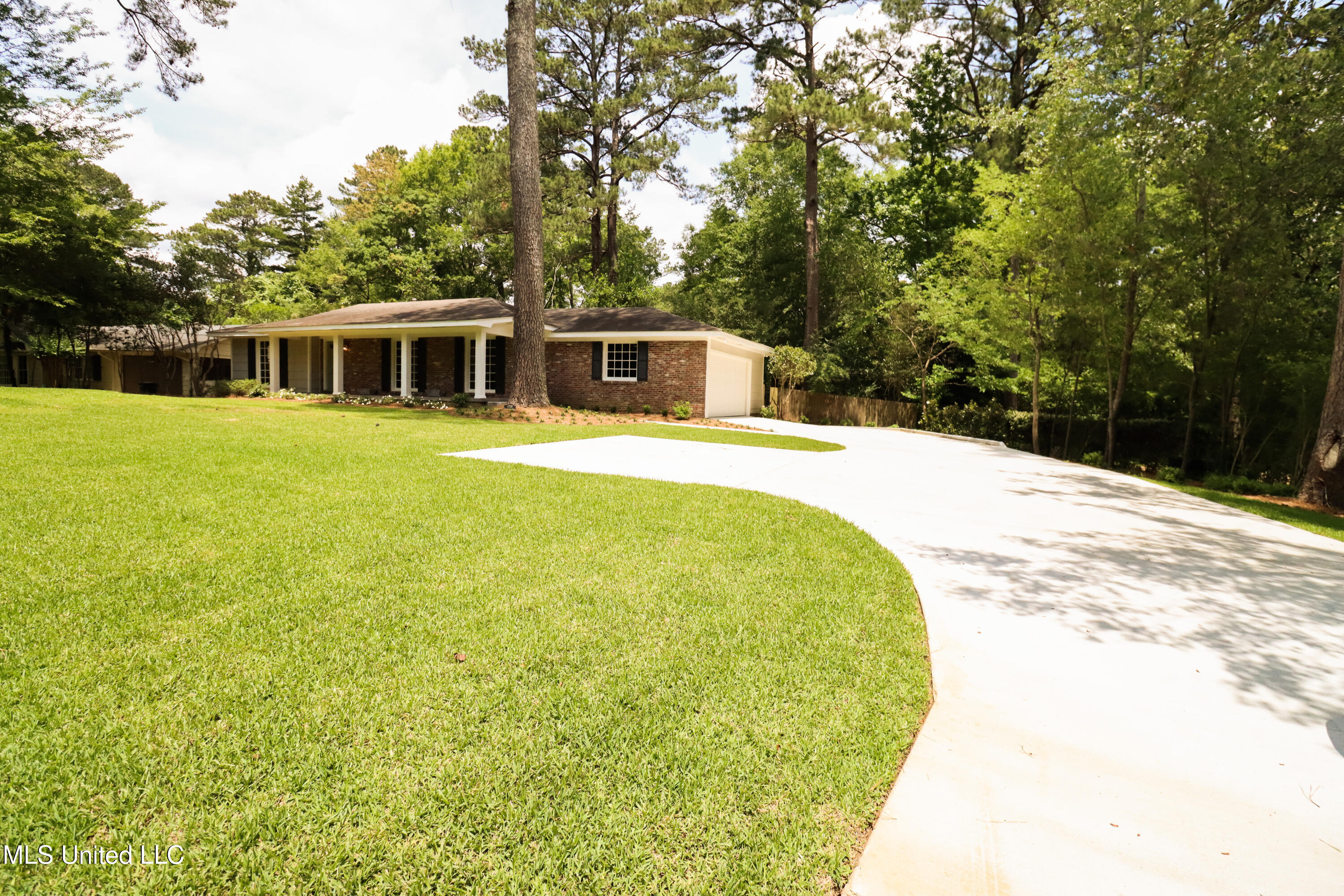 2208 Meadowbrook Road Jackson, MS 39211 - Photo 28 of 28 IMG_1828