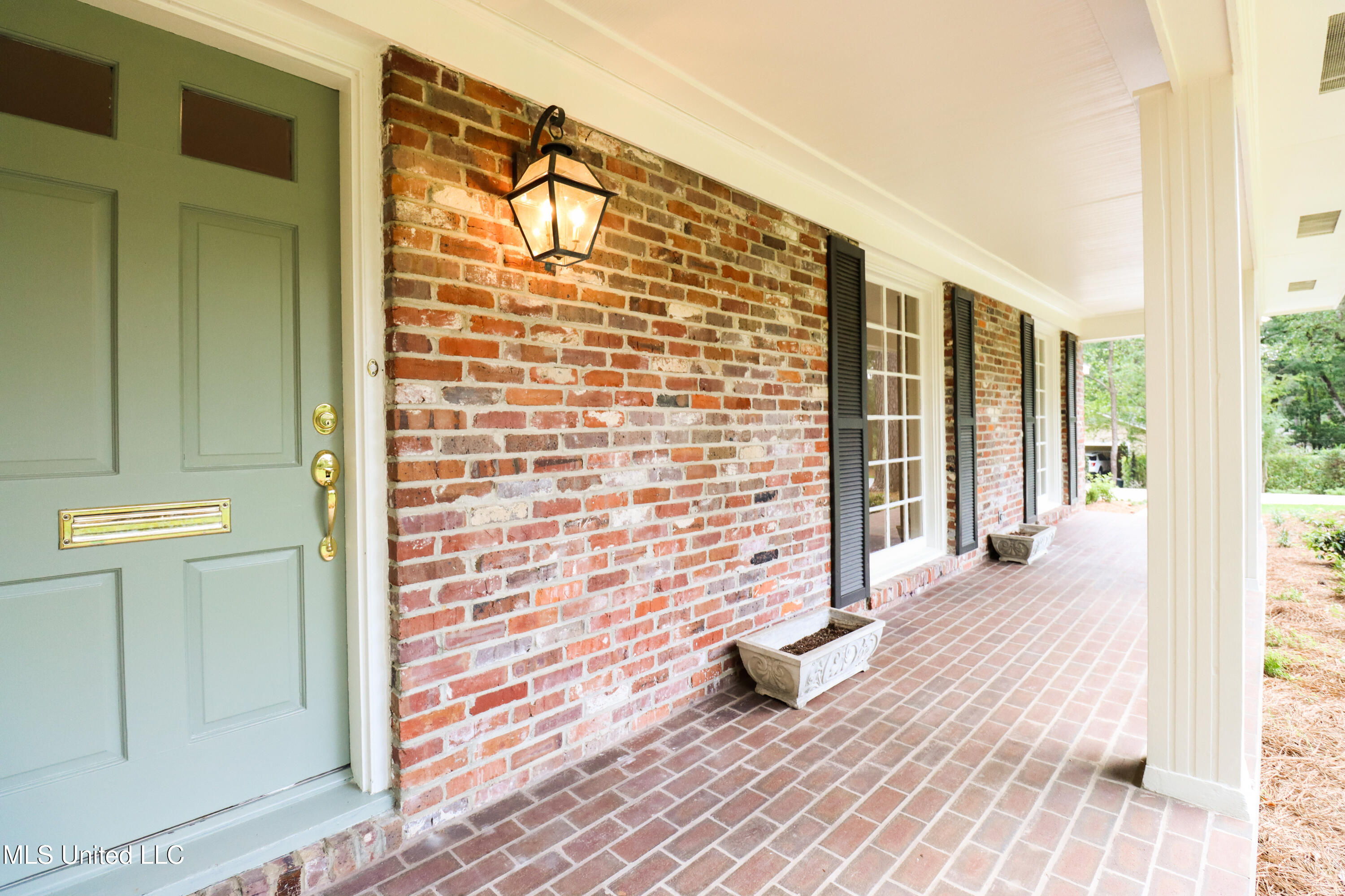 2208 Meadowbrook Road Jackson, MS 39211 - Photo 3 of 28 Front Porch (1)