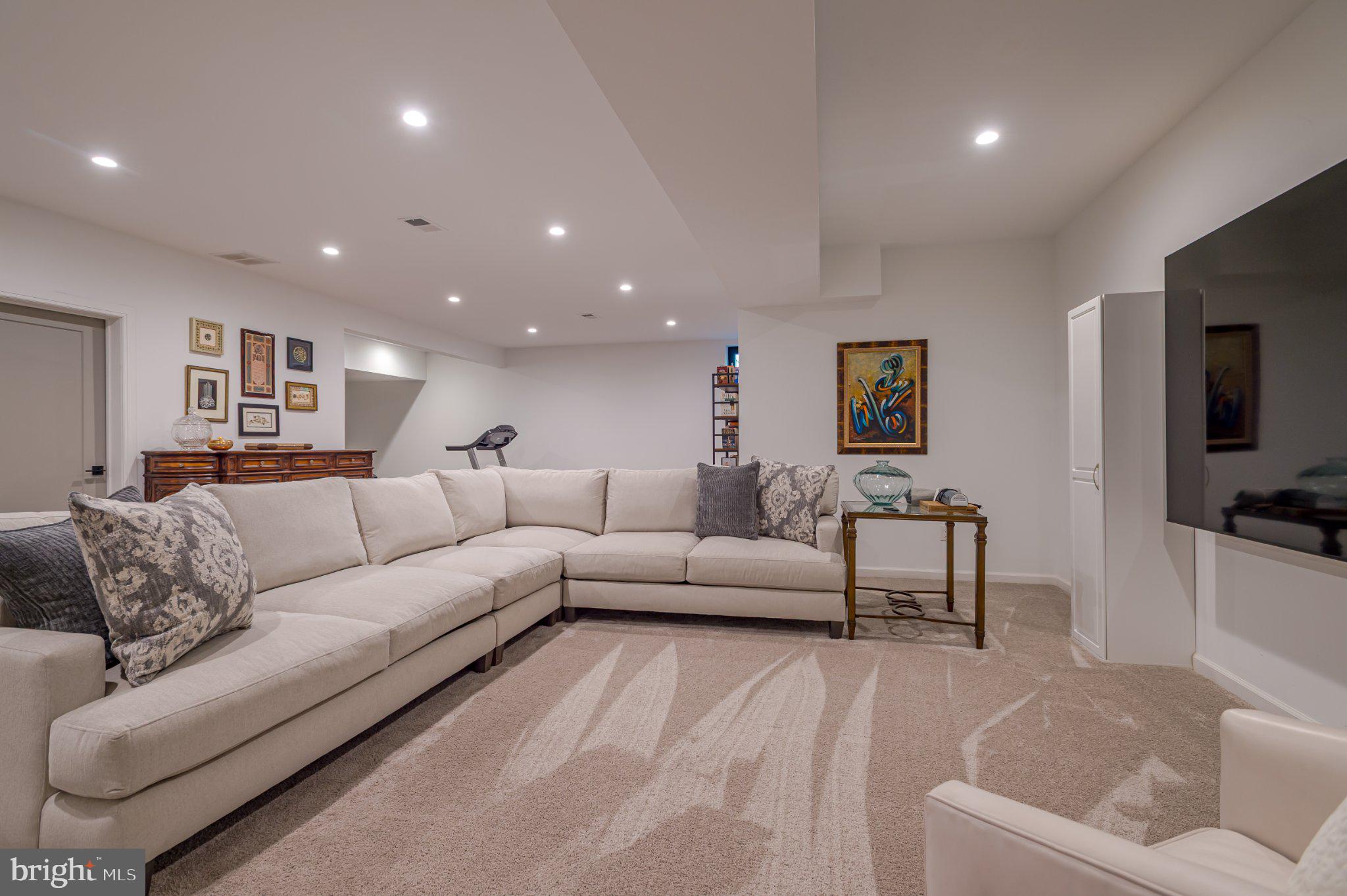 1267 Stuart Road Princeton, NJ 08540 - Photo 33 of 40 Spacious, modern living area retreat.
