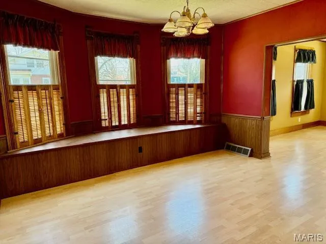 $160,000 | 201 West Barr Avenue, Jerseyville, IL 62052