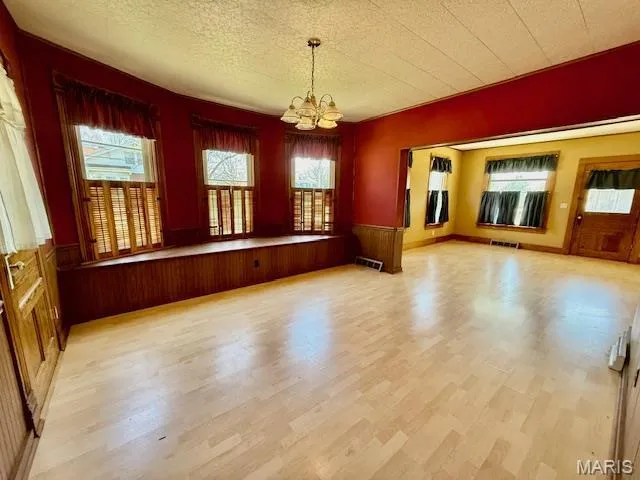 $160,000 | 201 West Barr Avenue, Jerseyville, IL 62052