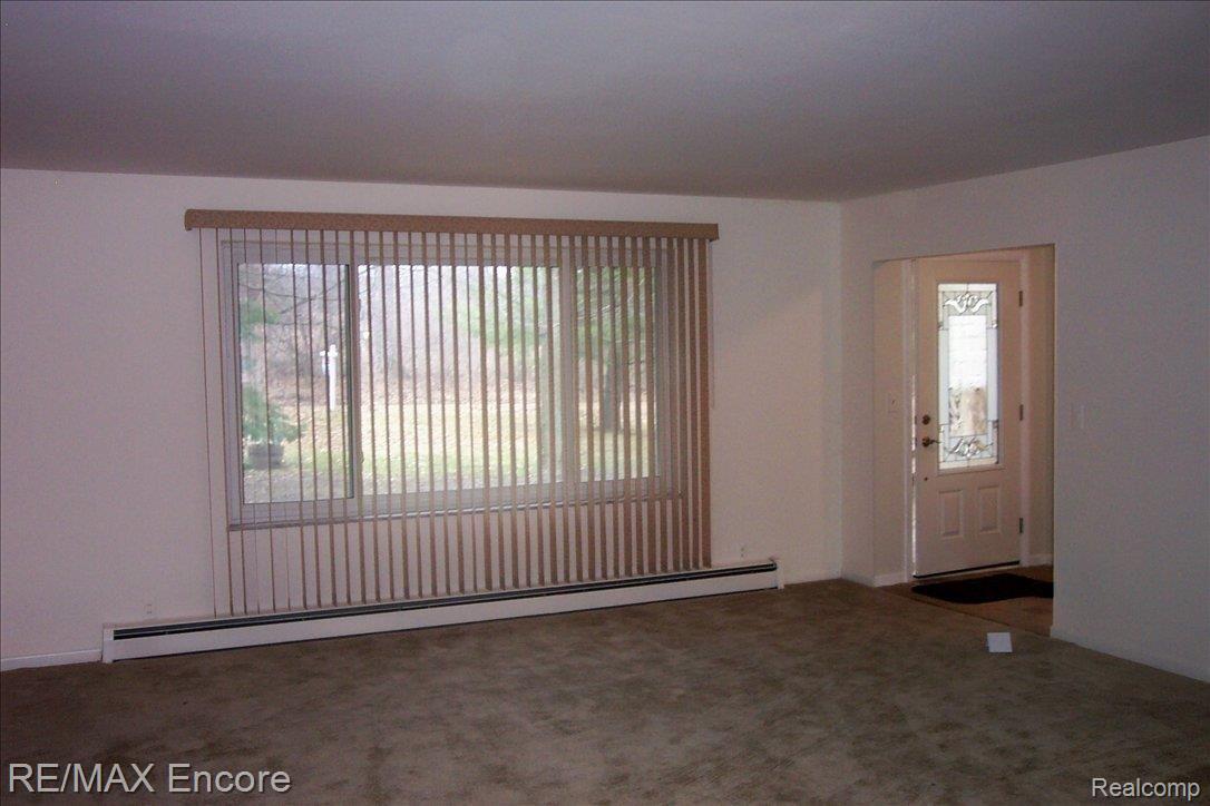 13300 Rattalee Lake Road Davisburg, MI 48350 - Photo 10 of 25 Living room