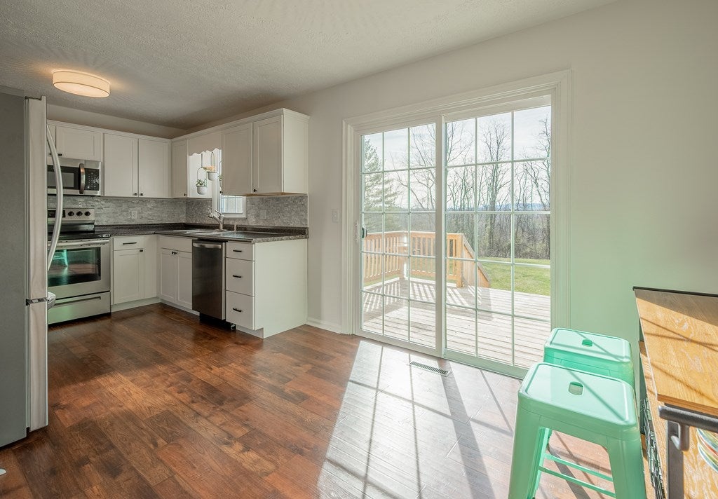 4544 Old Tavern Road Pulaski, VA 24301 - Photo 16 of 72 Gallery Image 16