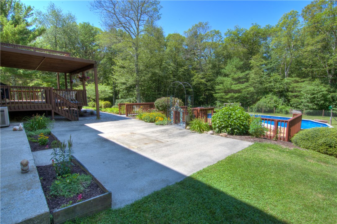 717 Chopmist Hill Road Glocester, RI 02857 - Photo 9 of 40