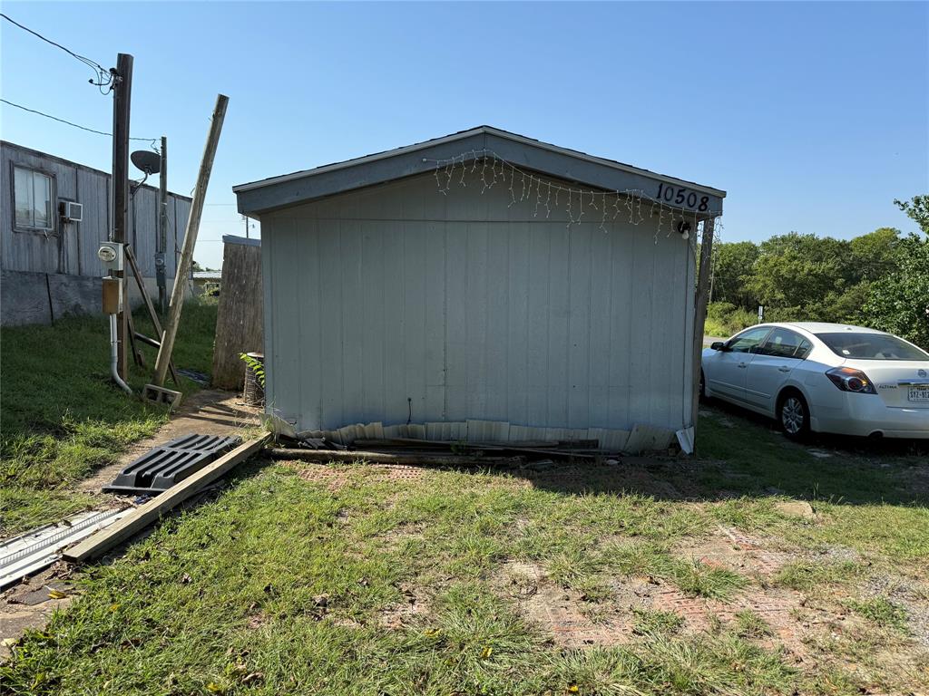 10508 County Road 904 Princeton, TX 75407 - Photo 7 of 8 a backyard of a house with lots of green space