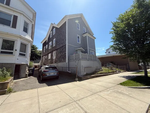 $2,500 | 908 Plymouth Avenue, Unit 3, Fall River, MA 02721