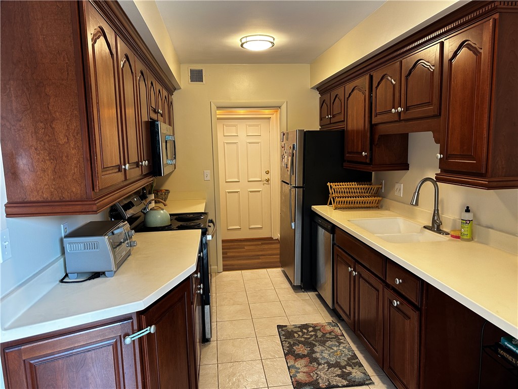 60 Lost Mountain Trail Penfield, NY 14625 - Photo 4 of 21