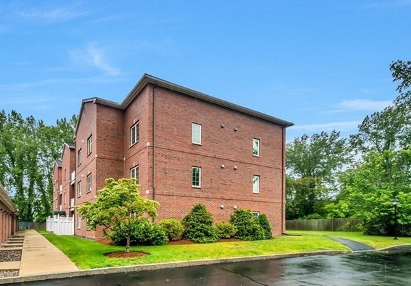 7 Conant Road, Unit 22 Winchester, MA 01890 - Photo 2 of 17