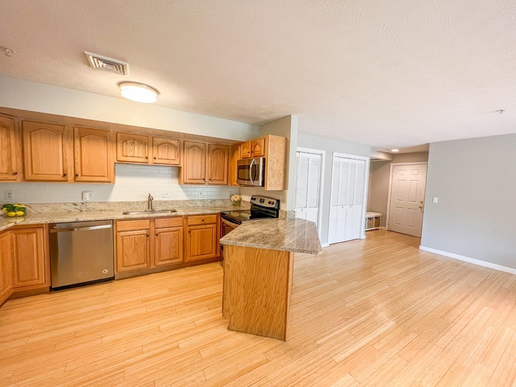 7 Conant Road, Unit 22 Winchester, MA 01890 - Photo 4 of 17