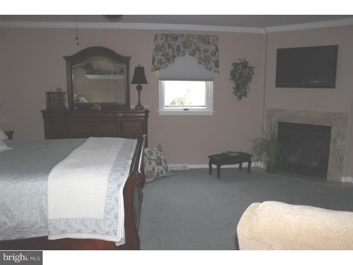 1249 Orchid Road Warminster, PA 18974 - Photo 15 of 25 Gallery Image 15