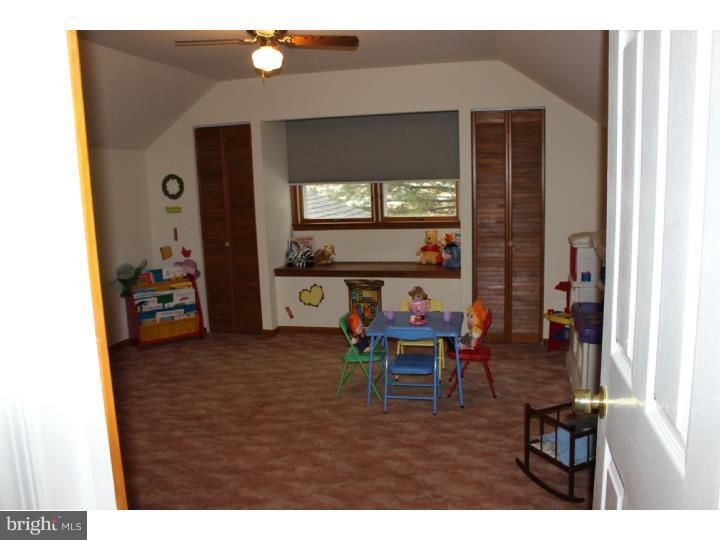 1249 Orchid Road Warminster, PA 18974 - Photo 18 of 25 Gallery Image 18
