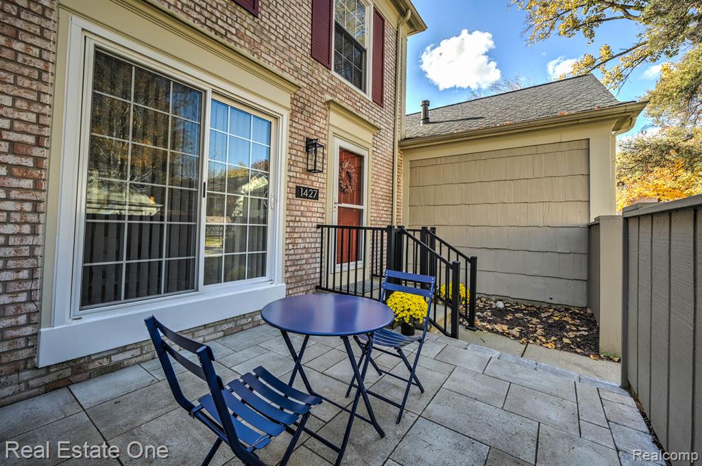 1427 Lantern Lane, Unit 35 Rochester Hills, MI 48306 - Photo 3 of 55