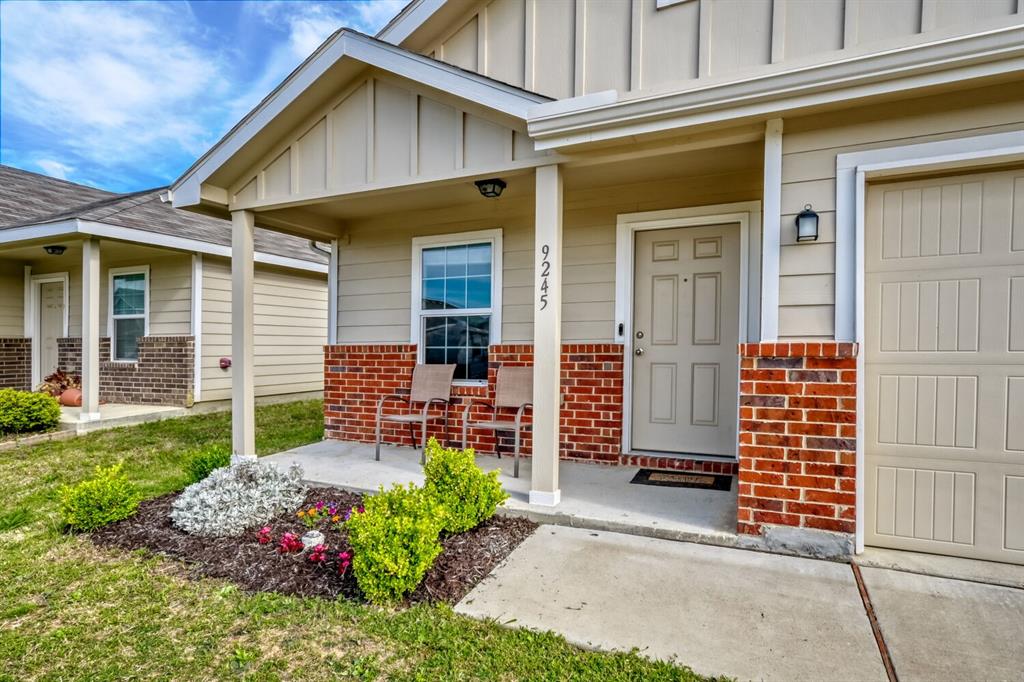 9245 Summerlee Street Dallas, TX 75227 - Photo 2 of 11