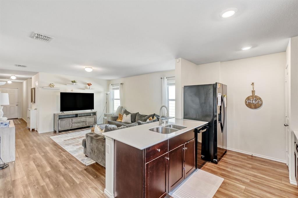 9245 Summerlee Street Dallas, TX 75227 - Photo 4 of 11