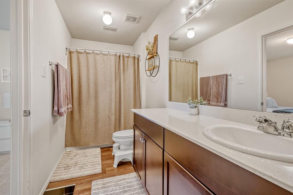 9245 Summerlee Street Dallas, TX 75227 - Photo 7 of 11