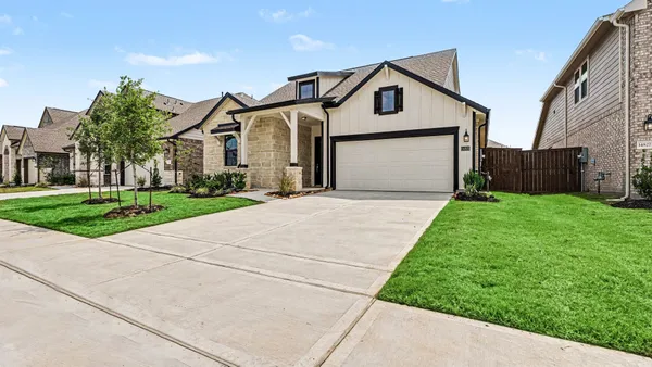 $2,700 | 14823 Mission Avenue, Mont Belvieu, TX 77523