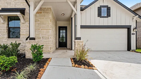 $2,700 | 14823 Mission Avenue, Mont Belvieu, TX 77523