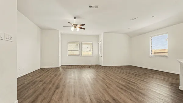 $2,700 | 14823 Mission Avenue, Mont Belvieu, TX 77523