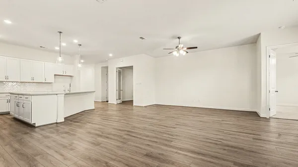 $2,700 | 14823 Mission Avenue, Mont Belvieu, TX 77523
