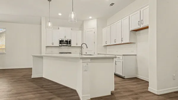$2,700 | 14823 Mission Avenue, Mont Belvieu, TX 77523