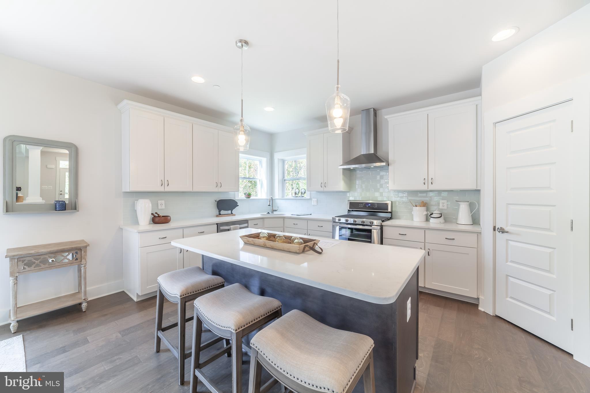 Kitchen w/Entertaining Island