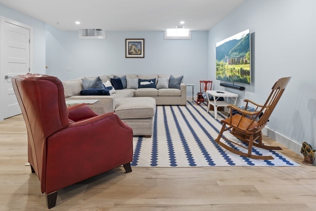 71 Cliff Road Nantucket, MA 02554 - Photo 15 of 20