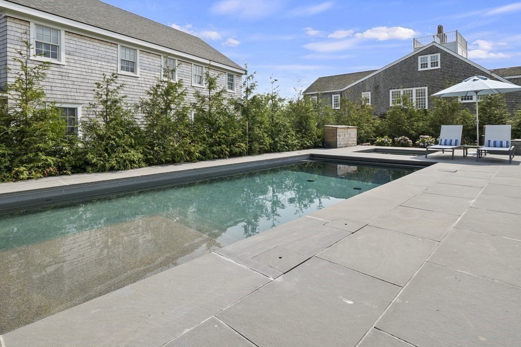 71 Cliff Road Nantucket, MA 02554 - Photo 18 of 20