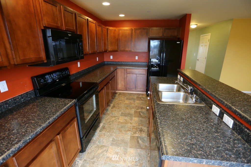 1371 Foreman Road DuPont, WA 98327 - Photo 5 of 25