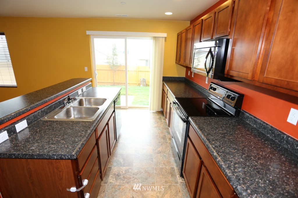 1371 Foreman Road DuPont, WA 98327 - Photo 8 of 25