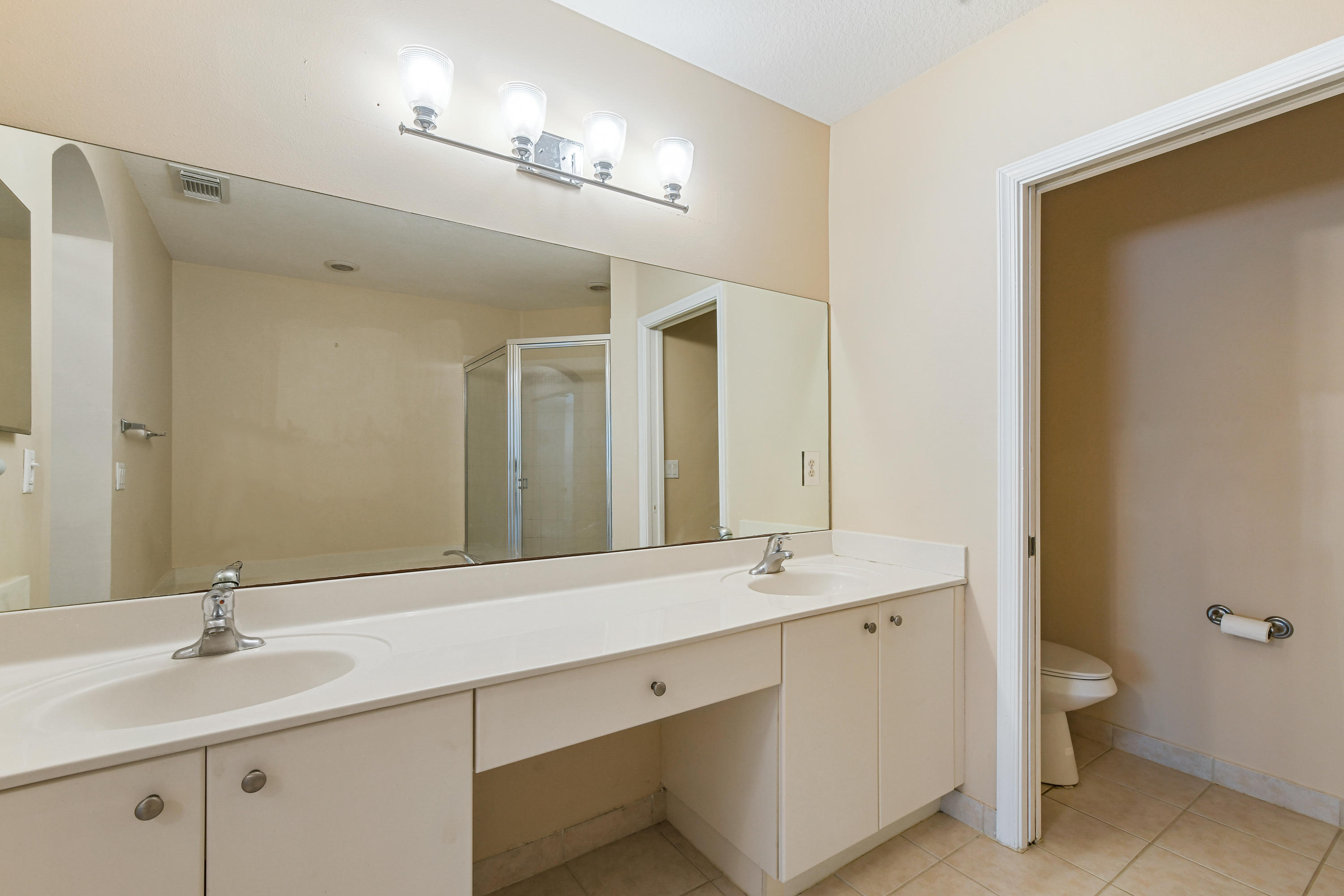 2035 Oakhurst Way Riviera Beach, FL 33404 - Photo 15 of 25 DSC_5851