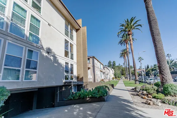 $2,295 | 1833 North Normandie Avenue, Unit 307, Los Angeles, CA 90027