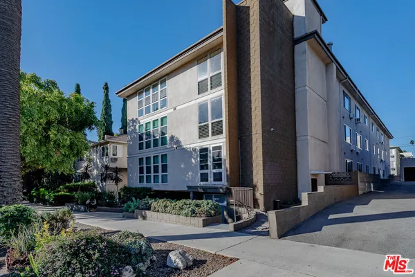 $2,295 | 1833 North Normandie Avenue, Unit 307, Los Angeles, CA 90027
