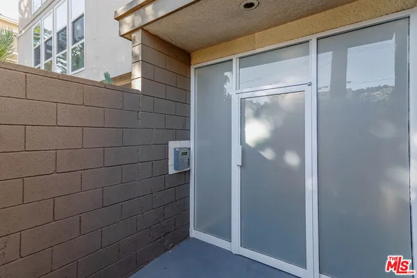$2,295 | 1833 North Normandie Avenue, Unit 307, Los Angeles, CA 90027