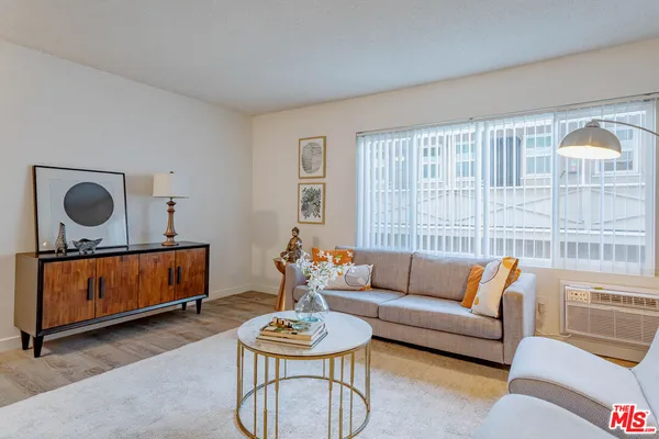 $2,295 | 1833 North Normandie Avenue, Unit 307, Los Angeles, CA 90027