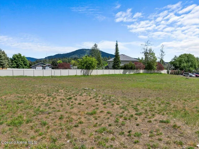 $574,900 | 8776 North Wayne Drive, Hayden, ID 83835