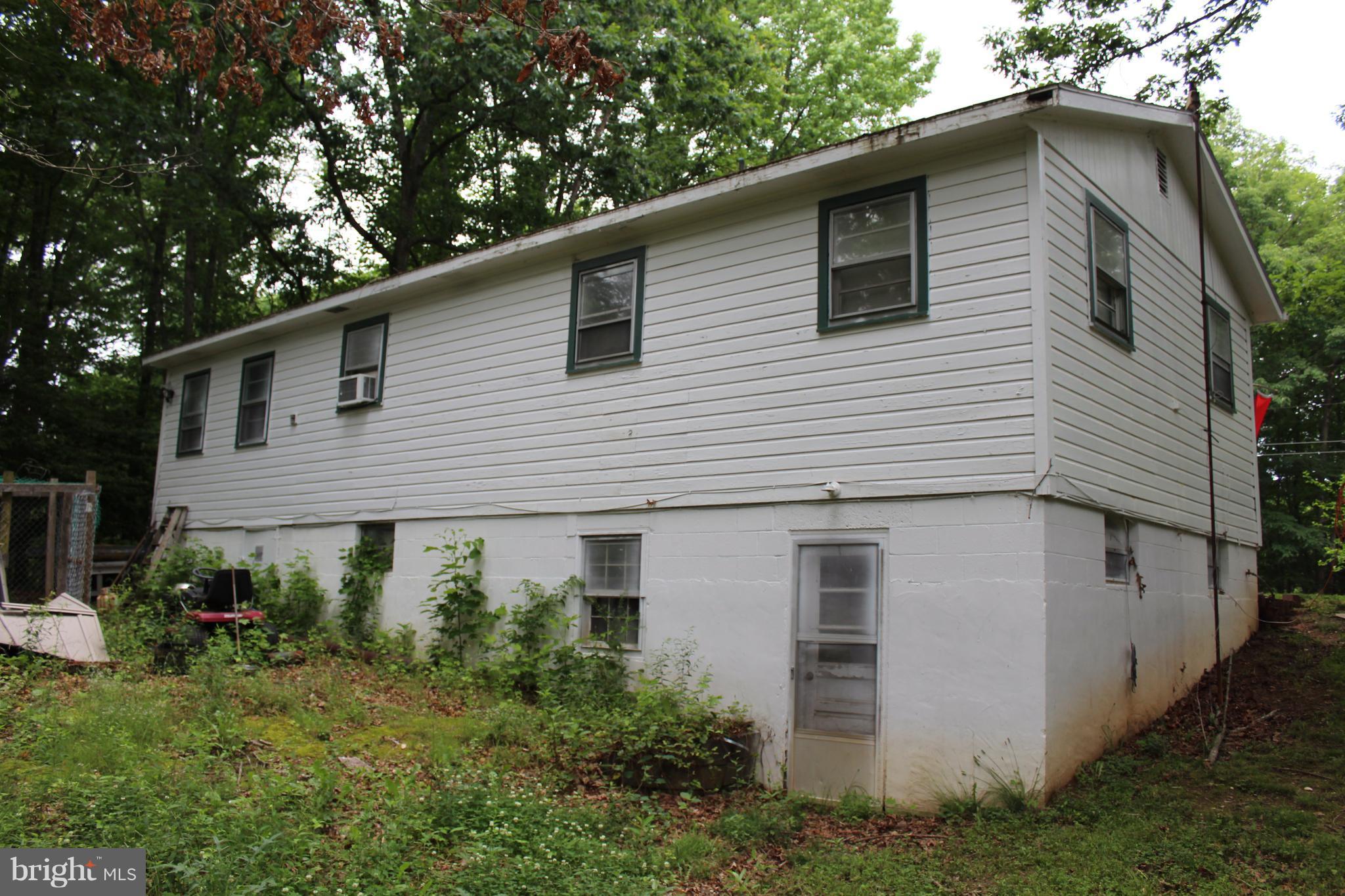 27 Marsh Road Fredericksburg, VA 22406 - Photo 6 of 24 Walk out basement with drive around driveway