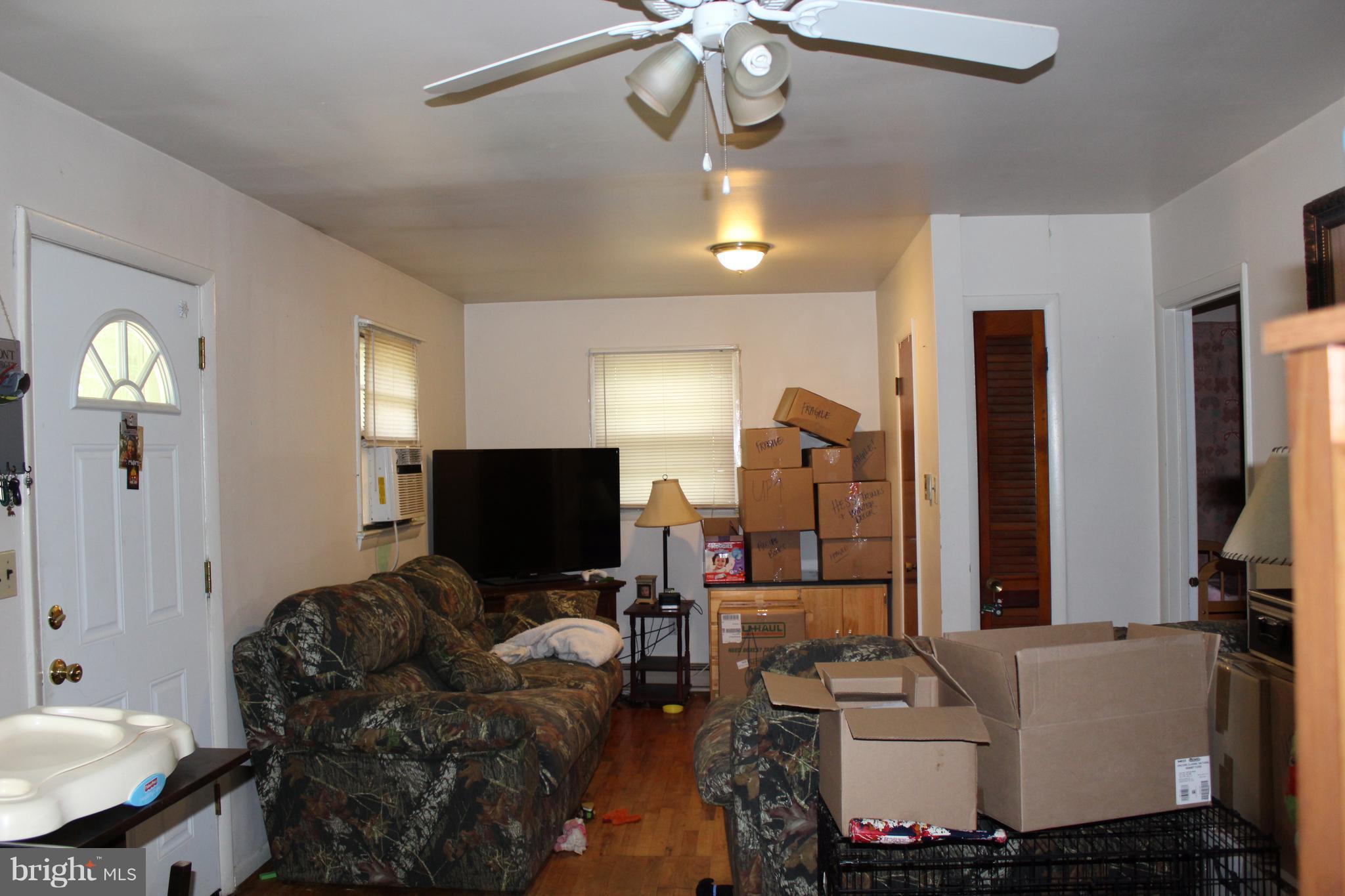 27 Marsh Road Fredericksburg, VA 22406 - Photo 8 of 24 Living Room