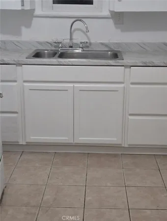 a close view of sink and tap