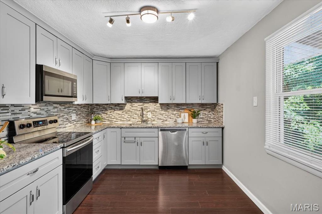 10915 Ridge Forest Drive St. Louis, MO 63123 - Photo 12 of 35