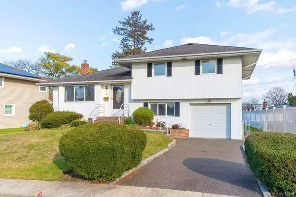 $1,150,000 | 8 Spector Lane, Plainview, NY 11803