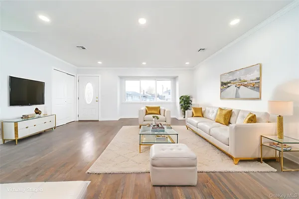 $1,150,000 | 8 Spector Lane, Plainview, NY 11803