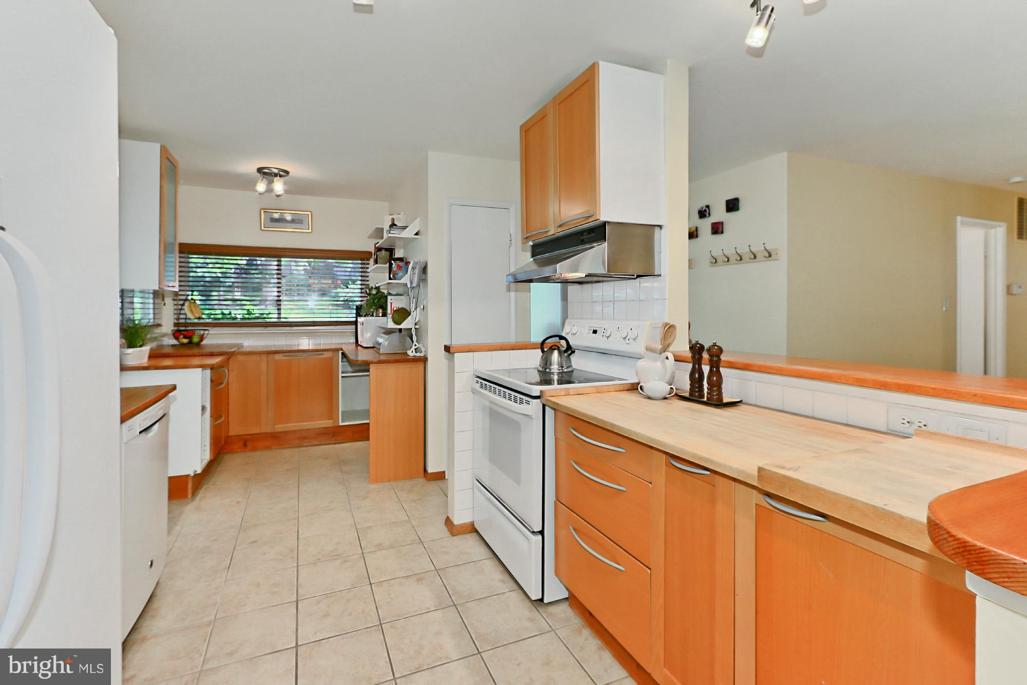 6337 Camilla Street Springfield, VA 22152 - Photo 9 of 30 Kitchen