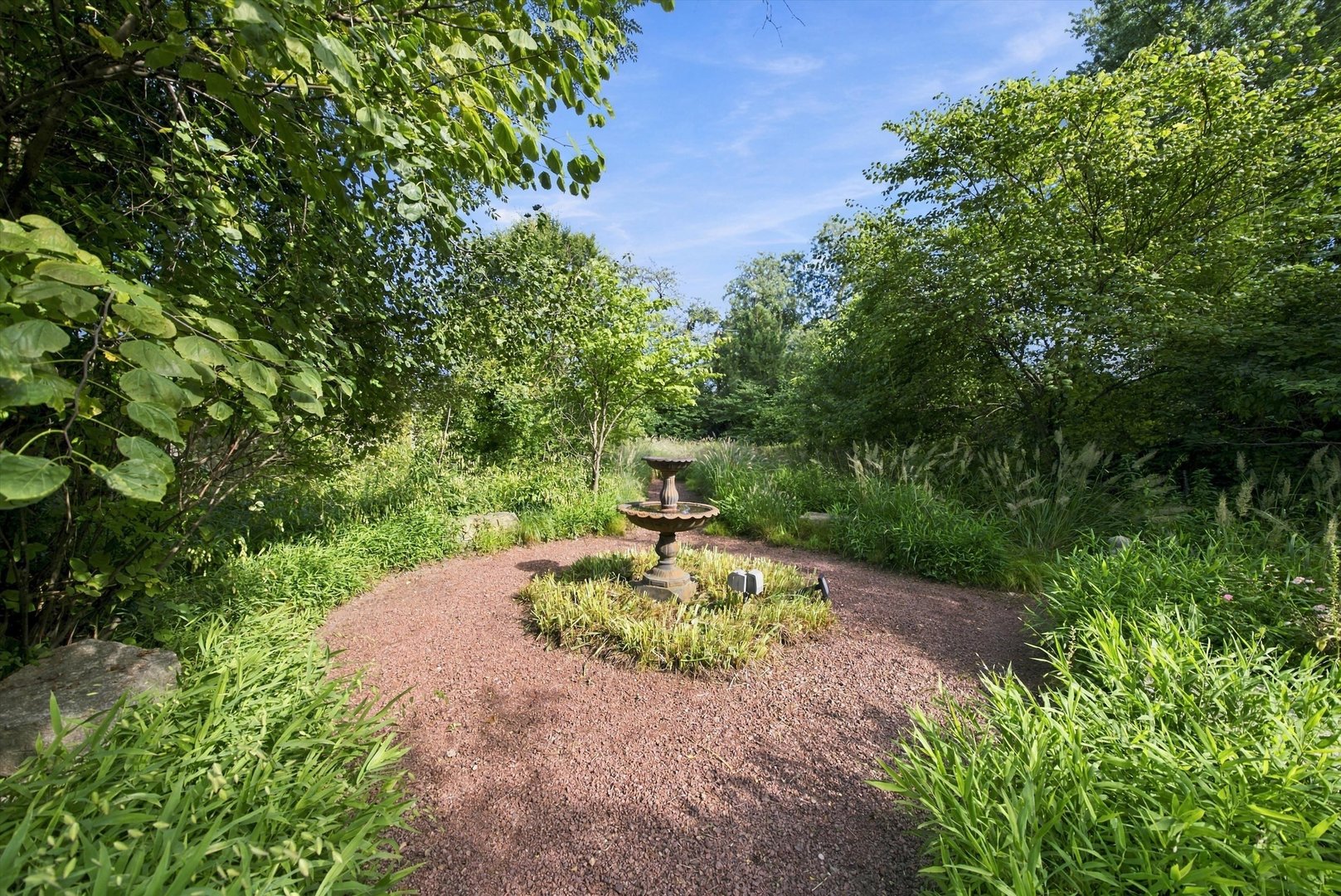 327 Selborne Road Riverside, IL 60546 - Photo 35 of 40 Gallery Image 35