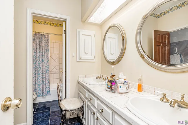 $415,000 | 12111 Lake Sherwood Avenue North, Baton Rouge, LA 70816