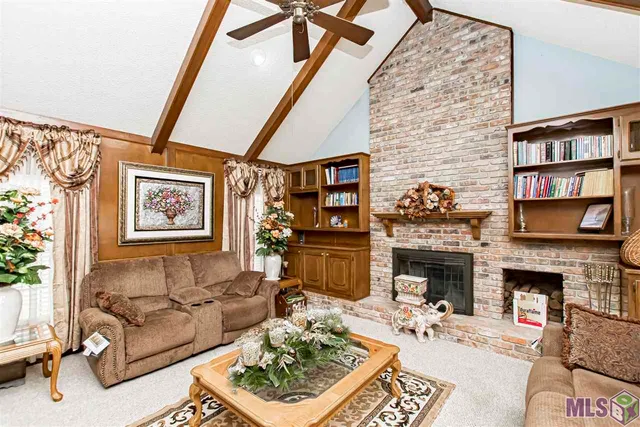 $415,000 | 12111 Lake Sherwood Avenue North, Baton Rouge, LA 70816