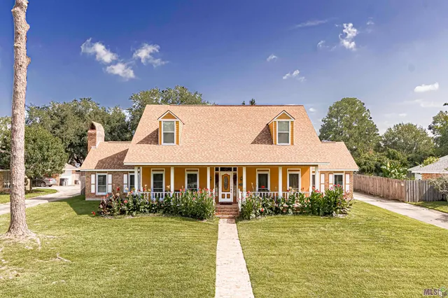 $415,000 | 12111 Lake Sherwood Avenue North, Baton Rouge, LA 70816