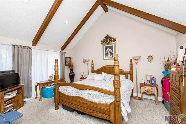 $415,000 | 12111 Lake Sherwood Avenue North, Baton Rouge, LA 70816