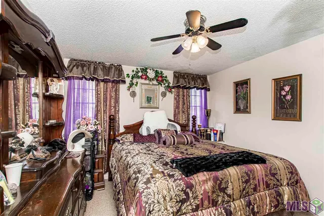 $415,000 | 12111 Lake Sherwood Avenue North, Baton Rouge, LA 70816